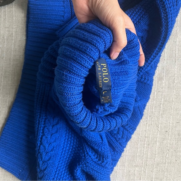 100% Extra Fine Merino Wool Turtleneck Cable Knit Sweater In Cobalt Blue - Picture 3 of 4